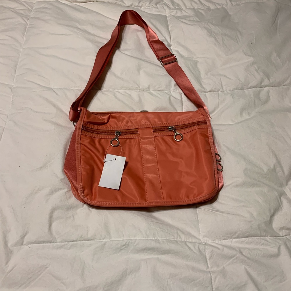 Adjustable strap purse - Picture 2 of 2